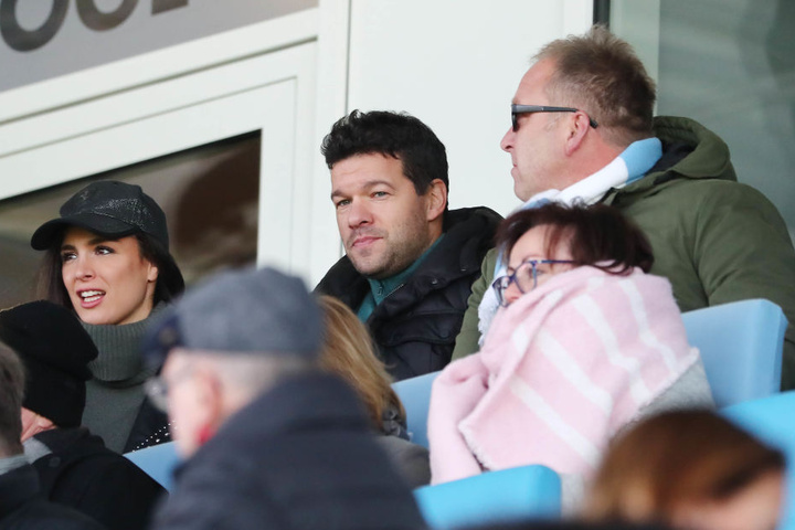 Michael Ballack (M.) schaute mit Freundin Natacha und seinem Vater Stephan beim Spiel gegen Babelsberg zu.