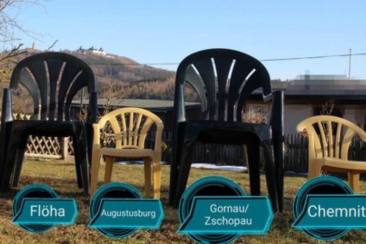 Vier Stühle, vier Mitfahrgelegenheiten in die Region - das wird in Augustusburg geplant.