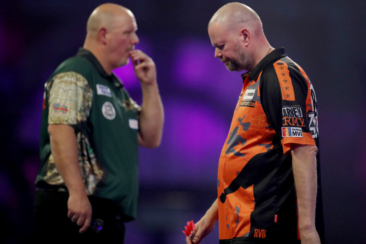 Es sollte nicht sein. Young bezwingt den sichtlich angeschlagenen van Barneveld.
