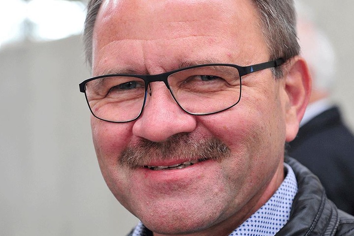 ERZ-Bahn-Chef Lutz Mehlhorn (56) sieht ohne Halt kürzere Fahrzeiten, hätte aber auch gegen einen Stopp in Hilbersdorf nichts einzuwenden.