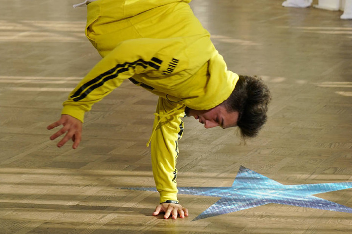 Kaum stand er auf der Bühne, schon vollführte Hakan Breakdance-Moves. (Archivbild)