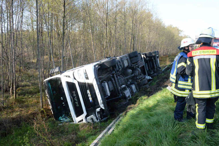 Der Fahrer der polnischen Spedition wurde leicht verletzt.