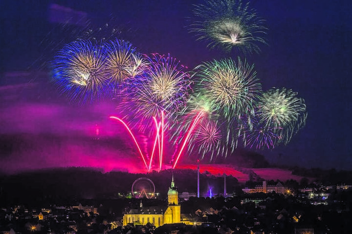 Annaberg-Buchholz lässt es zur 500-Jahrfeier der KÄT ordentlich krachen. Das traditionelle Feuerwerk ist für viele Besucher der Höhepunkt des Volksfestes.