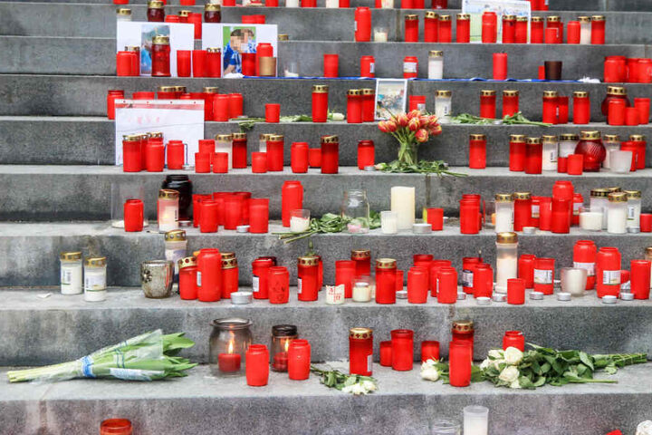 Nach dem Tod von zwei Jugendlichen ist die Trauer in der Heimatgemeinde Heroldsberg enorm.