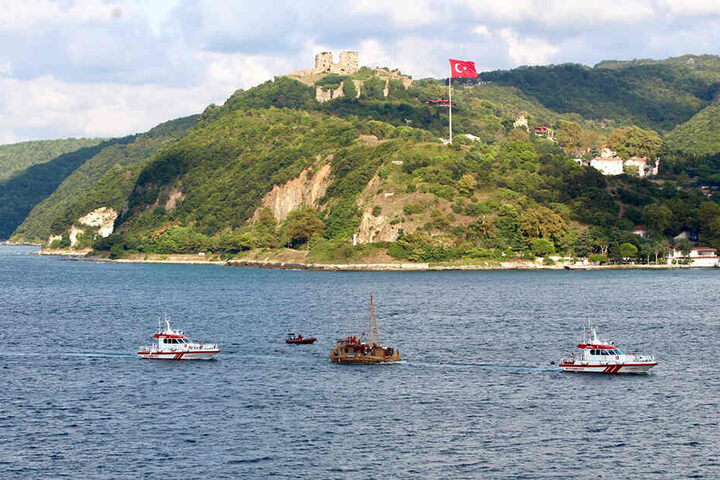 Das Schilfboot hat bereits den Bosporus passiert.