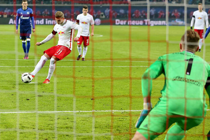 Elfmeter und Tor zum 1:0 für RB Leizig - alles bereits nach 2 Minuten erledigt.