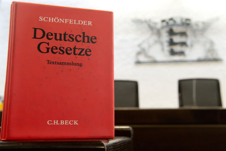 Nach dem Willen des Gerichts muss das Landratsamt für Ruhe sorgen. (Symbolbild)