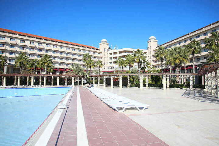 Die Pool-Liegen des Hotels Riu Kaya in Belek bleiben im Januar 2017
leer. Der CFC sagte das Camp im Süden ab.