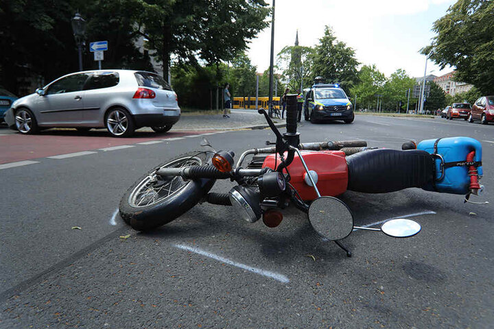 Der Simson-Fahrer musste ins Krankenhaus.