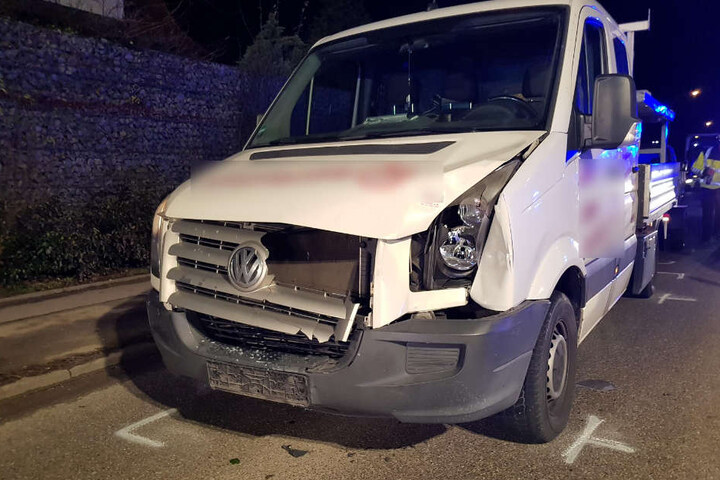 Dieser Kleinlastwagen erfasste die 65-Jährige beim Überqueren der Straße.