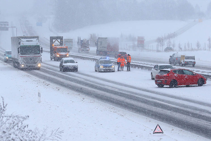 Auf der A4 zwischen Wüstenbrand und Glauchau kurz vor der Abfahrt Hohenstein-Ernstthal kam es zu Behinderungen.