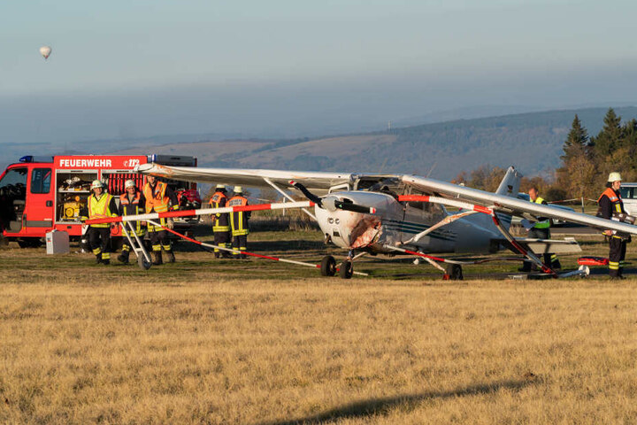 Gegen der Piloten wird wegen Verdachts der fahrlässigen Tötung ermittelt.