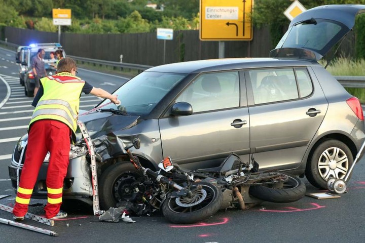 An beiden Fahrzeugen entstand Totalschaden.