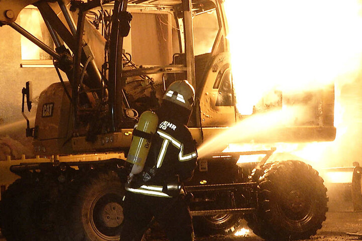 Die Flammen breiteten sich vom Führerhaus aus.