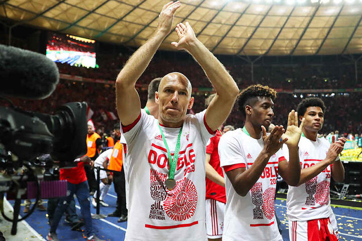 Arjen Robben beendet seine Karriere mit dem Double: In seiner letzten Saison holte er mit dem FC Bayern München die Deutsche Meisterschaft und den DFB-Pokal.