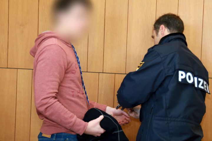 Das Landgericht beschäftigt ein schrecklicher Fall: Ein Sohn soll seine Mutter getötet haben.