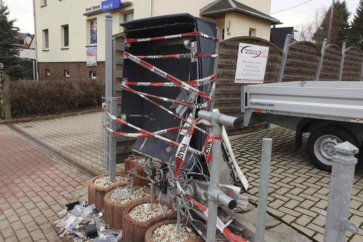 Der Automat wurde bei der Explosion vollkommen zerstört.