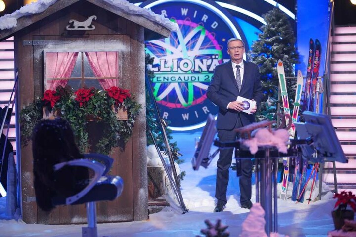 Günther Jauch feierte die Hüttengaudi im Anzug.
