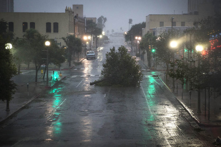 In Corpus Christi hat "Harvey" schon erste Spuren hinterlassen.