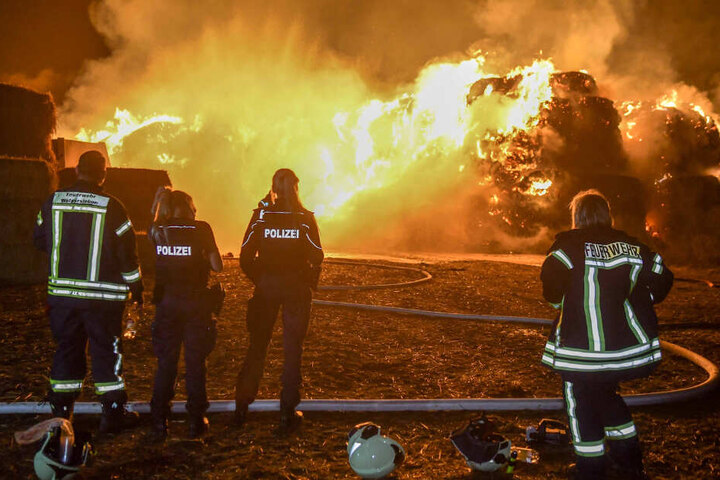 Etwa um 2 Uhr morgens wurden Feuerwehr und Polizei alarmiert.
