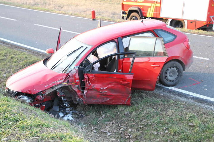 Das zweite Auto wurde in den Straßengraben geschleudert.