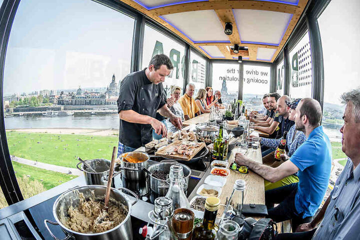 April 2018: "BORA in the air" in schwindelregender Höhe wurde gekocht, gegessen und gestaunt.