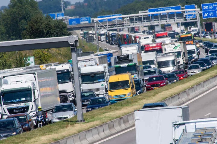 Autofahrer werden mehr Geduld als sonst auf der A9 brauchen.