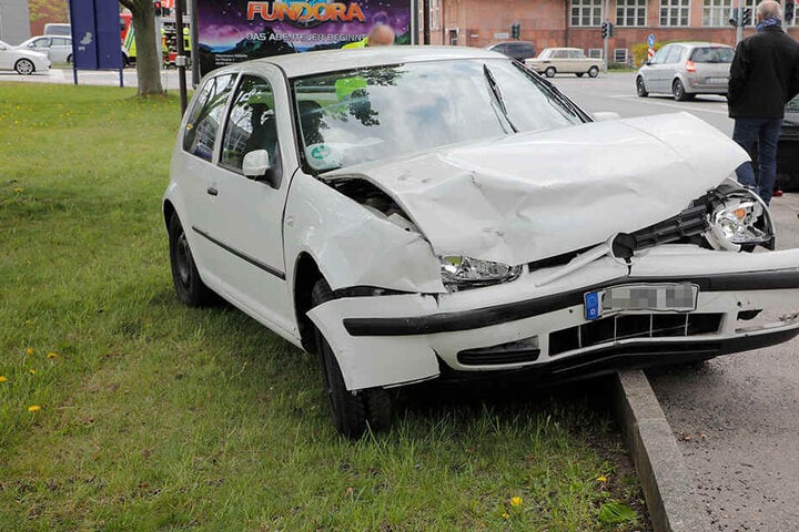 Beide Fahrerinnen wurden bei dem Crash verletzt.