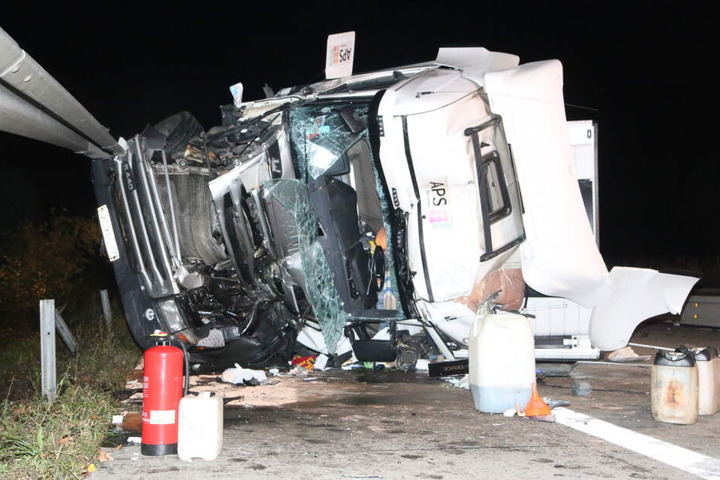 Der Getränke-Transporter kippte auf dem südlichen Berliner Ring um.