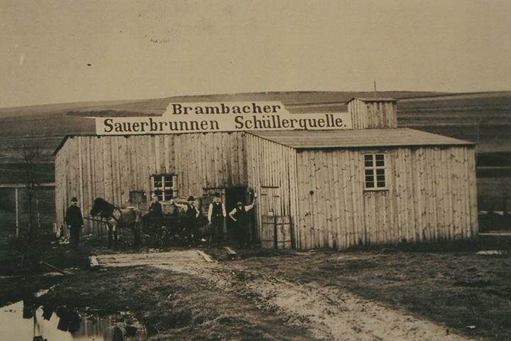 Die Brambacher Eisenquelle wurde um 1900 "Schüllerquelle" oder "Sauerbrunnen"
genannt.