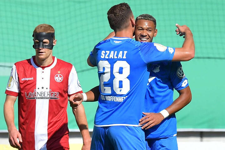 Traf im DFB-Pokalspiel beim 1. FC Kaiserslautern dreifach für die TSG Hoffenheim: Joelinton (hinten-rechts).