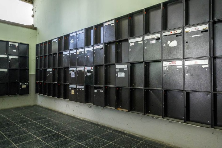 Nur noch jede dritte Wohnung in dem Hochhaus ist belegt.