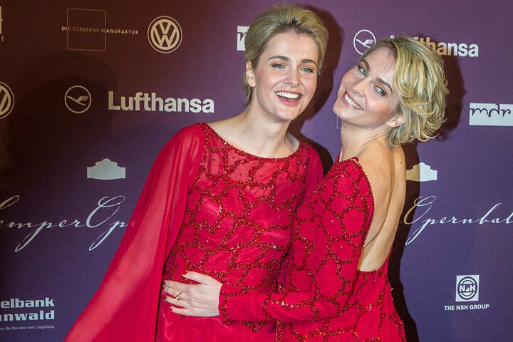 Deutschlands bekannteste Model-Zwillinge Julia und Nina Meise amüsierten sich 2015 auf dem
SemperOpernball. 2017 wollen sie gern wieder dabei sein.