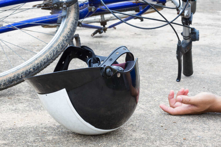 Der 36-Jährige Radfahrer erlag noch am Unfallort seinen Verletzungen. (Symbolbild)