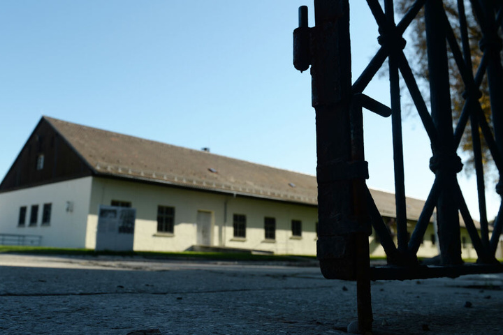 Etwa 900.000 Menschen besuchten demnach zuletzt die KZ-Gedenkstätte Dachau im Jahr.