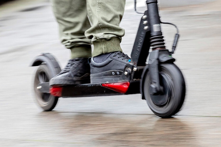 E-Tretroller sind aktuell in aller Munde - und auf allen Straßen. In Mailand soll damit vorerst Schluss ein.