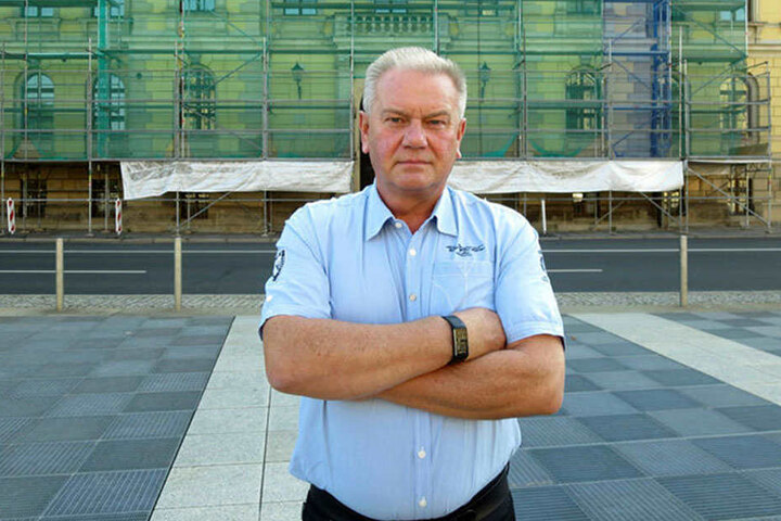 Um 30.000 Euro betrogen: Tankstellenpächter André Engelhardt (60) steht vorm Leipziger Landgericht. Er verklagt die Volksbank auf Schadensersatz.