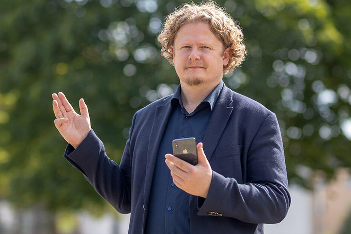 Stadtrat Lars Fassmann (41, Vosi/Piraten) kritisiert die mangelnde IT-Sicherheit im Rathaus.