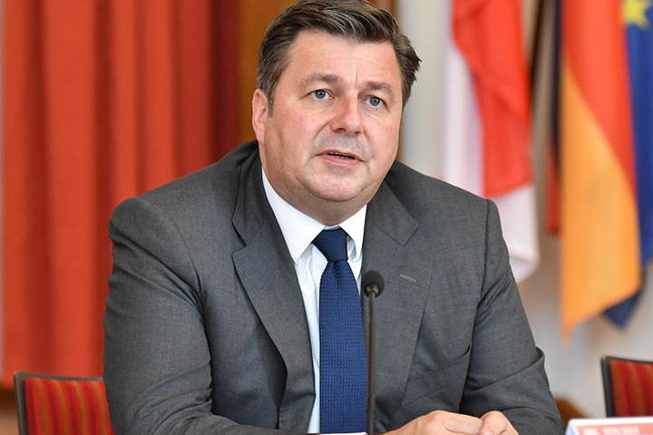 Innensenator Andreas Geisel (51, SPD) spricht bei der Vorstellung des Jahresberichtes 2016 der Berliner Feuerwehr.
