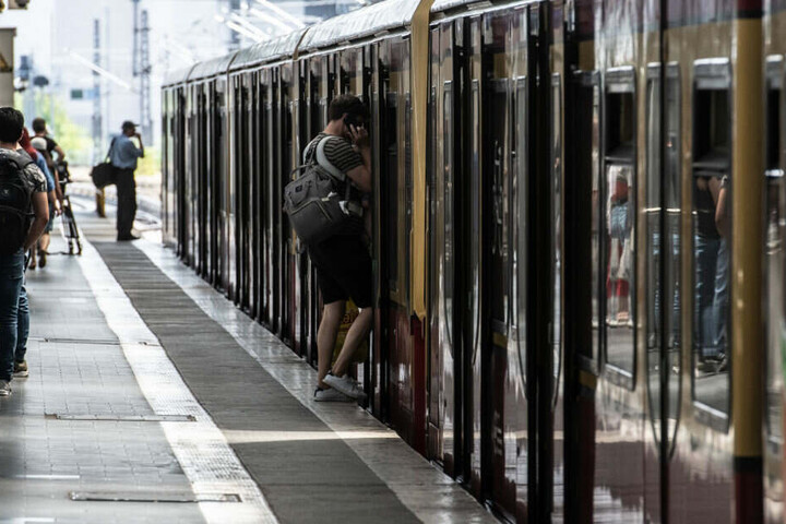 DIe Täter flüchteten am S-Bahnhof Prenzlauer Allee. (Symbolbild)