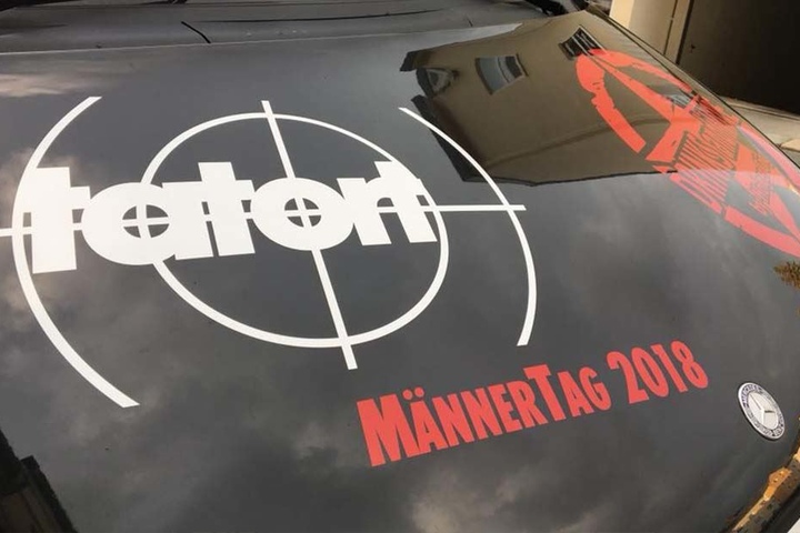 Barkeeper Holger Gögge (47) mixte zum Männertag Drinks in seinem "Tatort"-Mobil.