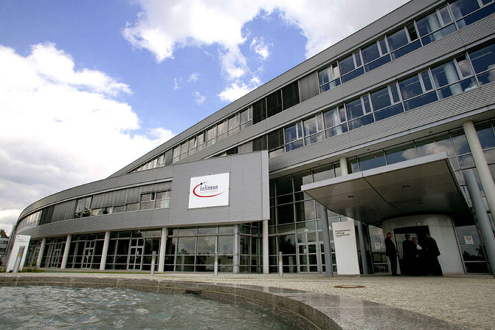 Infineon Dresden ist einer der größten Arbeitgeber der Stadt. Hier werden
z.B. Chips für Smartphones hergestellt.