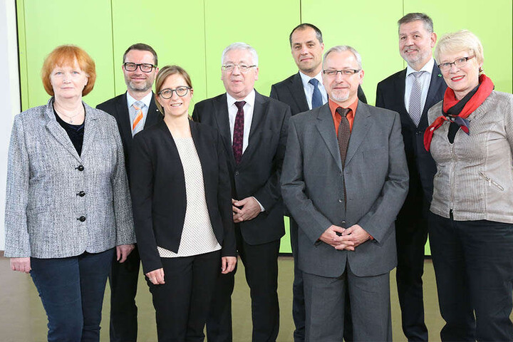 Die Vorstände der acht Dresdner Wohnungsgenossenschaften ziehen gegen die
Stadt an einem Strang.