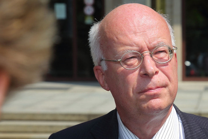 Stefan Vogel (61).