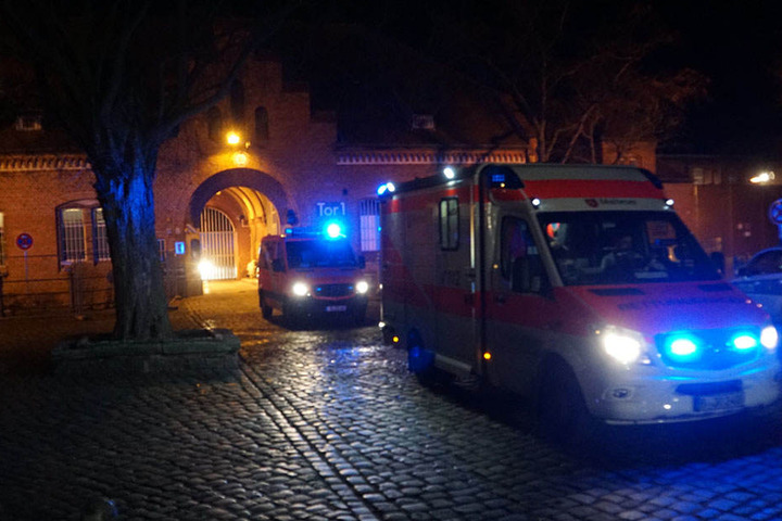 Ein Rettungswagen brachte den Schwerverletzten ins Krankenhaus.