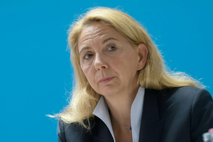 Polizeipräsidentin Barbara Slowik bei einem Pressegespräch. (Archivbild)