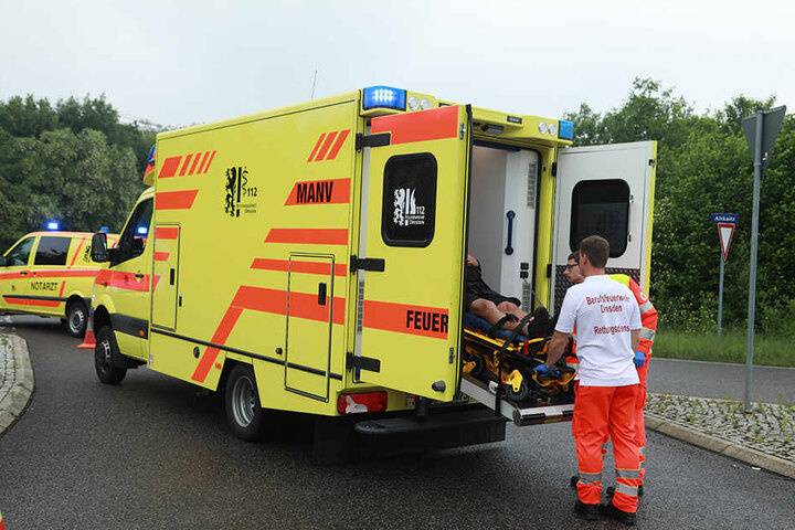 Beide Fahrer sollen bei dem Unfall schwer verletzt worden sein.