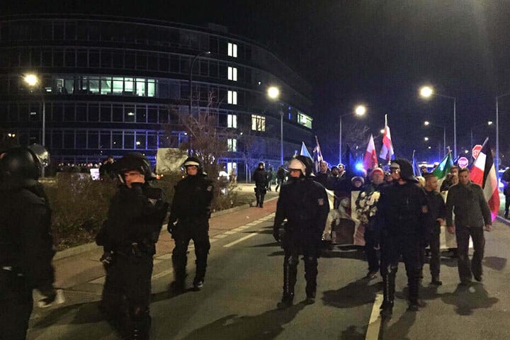 Über die Ammonstraße geht der Demo-Zug.