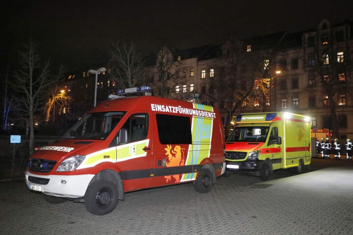 In Chemnitz musste die Feuerwehr am Freitagabend in die Hilbersdorfer Straße zu einem Brand in einer Einrichtung für betreutes Wohnen ausrücken.