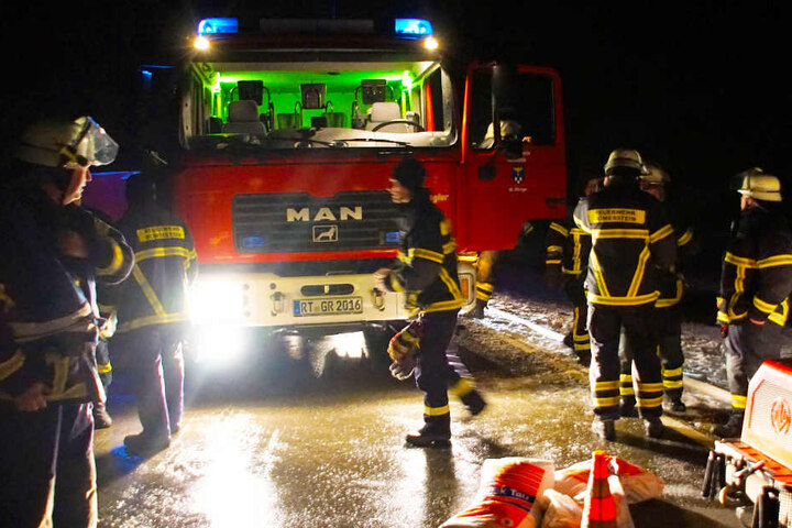 Diese Feuerwehreinsatzkräfte retteten heldenhaft hunderte Tiere vor dem Verdursten.